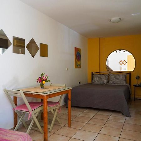 Cosy Guest House With Private Yard Saronida Extérieur photo