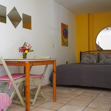 Cosy Guest House With Private Yard Saronida Extérieur photo