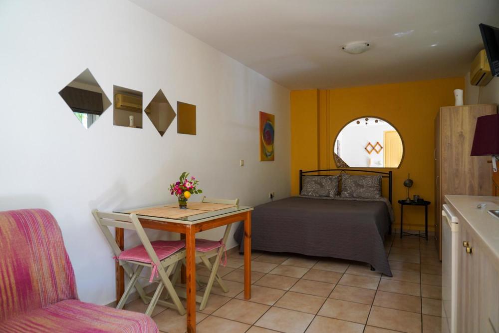Cosy Guest House With Private Yard Saronida Extérieur photo